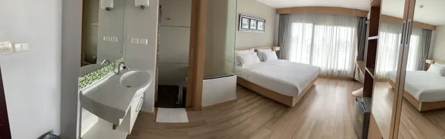 غرفة ديلوكس بسرير كينج بإطلالة على البحر، Coco Beach Resort Bangsaen 3/3