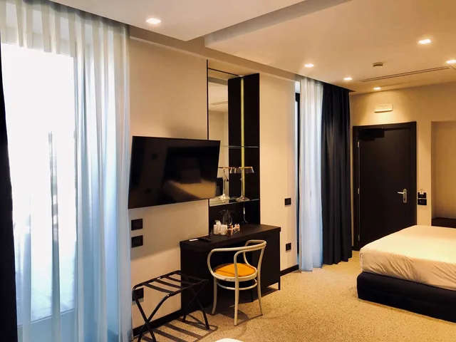 جناح جونيور بسرير كينج وسرير كوين بشرفة، Best Western Plus Hotel Plaza 4/4