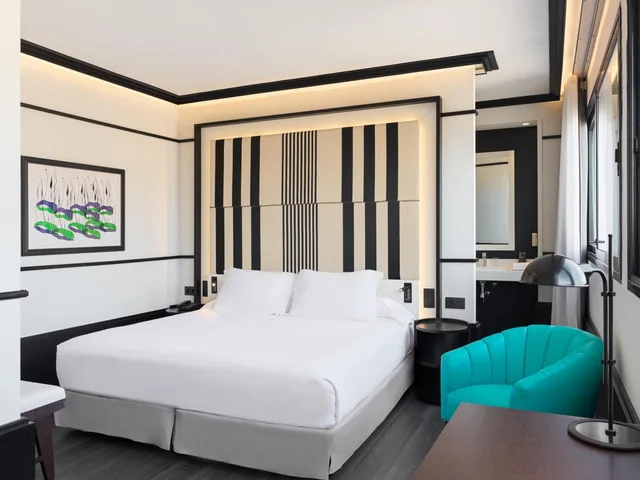 غرفة عائلية بسرير كوين مع أريكة، H10 Marina Barcelona 2/6