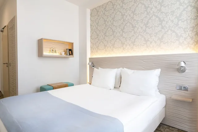 Standard, Double Bed, Metropol Hotel Warsaw 2/9