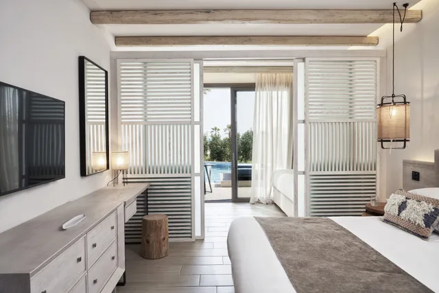 Swim Up, Junior Suite, Bungalow, Double and Twin Beds, Pool View, Bungalow Area، Mare Ayia Napa 7/10