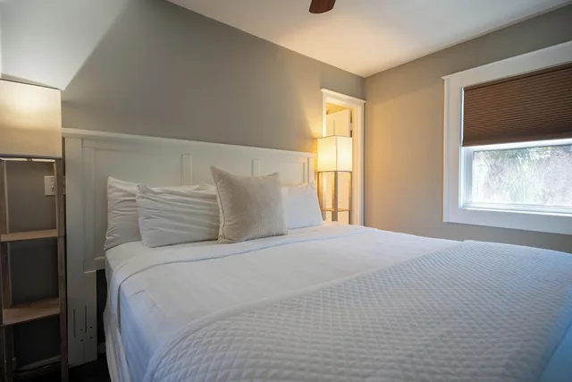 كوخ بسرير كينج وسرير كوين بإطلالة على الشاطئ، Elizabeth Pointe Lodge 6/10