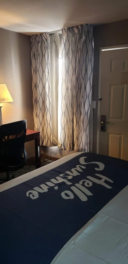 غرفة قياسية بسرير كينج، Days Inn by Wyndham West Des Moines / Clive 7/10
