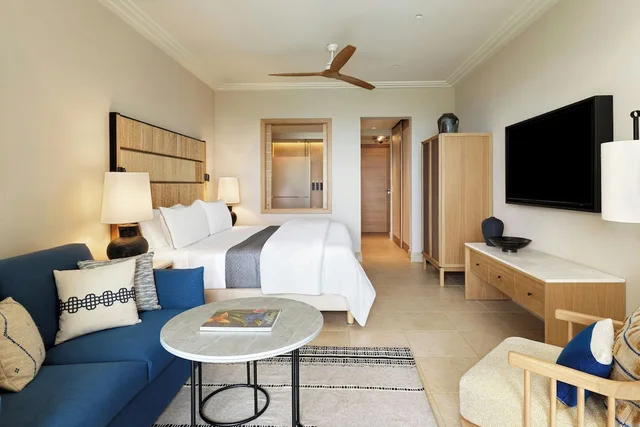 غرفة بريميوم بسرير كينج بإطلالة على البحر بشرفة، The Westin Resort, Costa Navarino 5/9