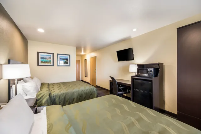 غرفة بسريرين كوين لذوي الإعاقة، Quality Inn and Suites near NAS Fallon 2/3
