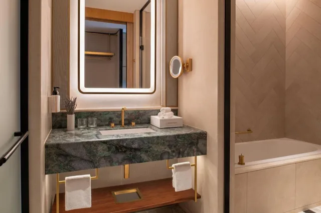Swiss, Junior Suite, King Bed، Swissotel Corniche Park Towers Doha 1/1