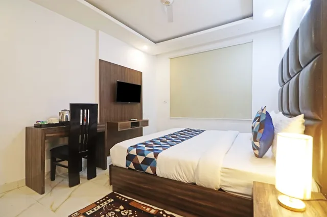 غرفة بريميوم بسرير كينج، Oyo 10274 Hotel Aamara 5/10