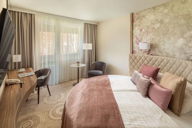 Premium, Round Bed, Balcony، Hotel Carbona Thermal Spa 2/4