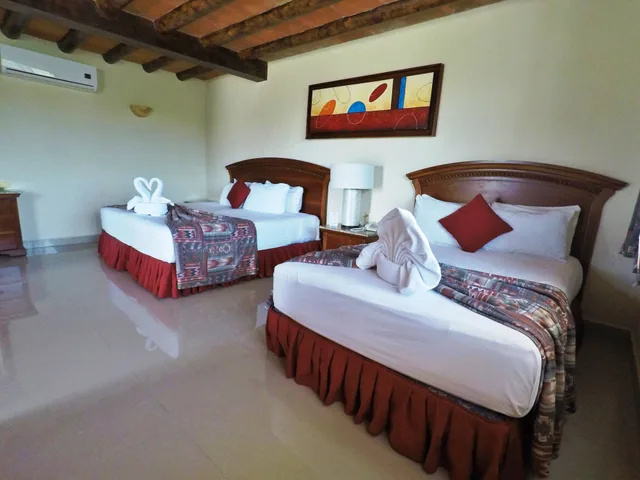 جناح عائلي بسرير كينج، Hotel Suites El Campanario 1/3