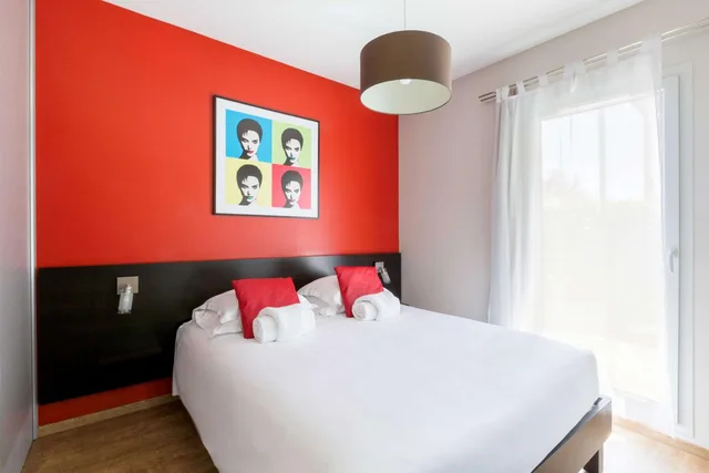 Superior, Queen Bed, Executive Level, Sofa, Kitchenette، Best Western Park Hotel Geneve-Thoiry 1/5