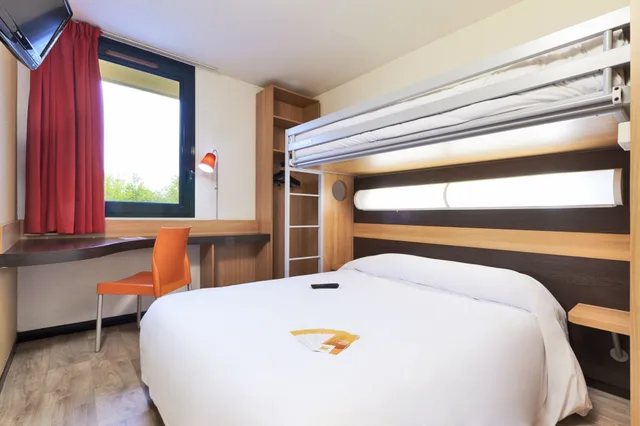 غرفة قياسية ثلاثية بسريرين منفصلين وسرير بطابقين، B&B Hotel Cholet Nord 4/9