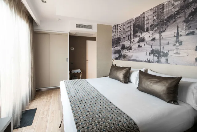 غرفة بشرفة مفردة بسرير كينج، Catalonia Born Hotel 1/3