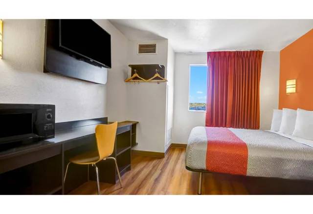 1 Queen Bed - Non-Smoking, Hearing Impaired، Motel6 Benson, AZ 5/8