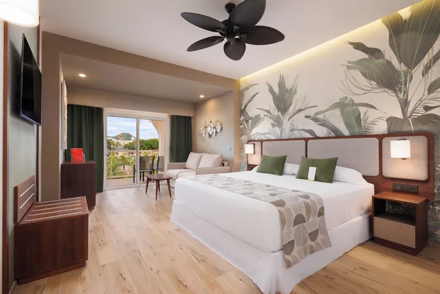 Deluxe, King Bed, Pool View, RIU Guanacaste All Inclusive 1/4