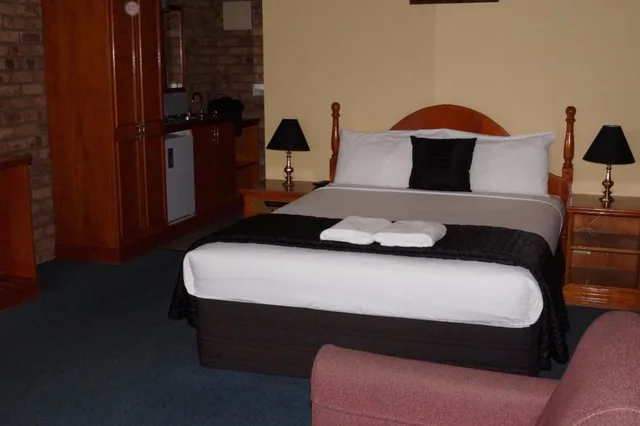 Spa, Suite, Queen Bed, MERCURE PORT OF ECHUCA 4/7