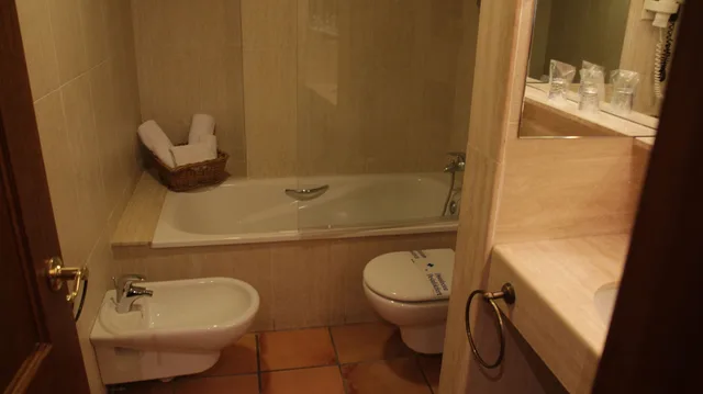 غرفة قياسية بسريرين منفصلين بشرفة، Vila de Tossa - Adults Only 7/7
