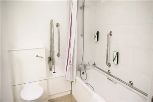غرفة بسرير مزدوج لذوي الإعاقة، Premier Inn Dudley Town Centre 1/1