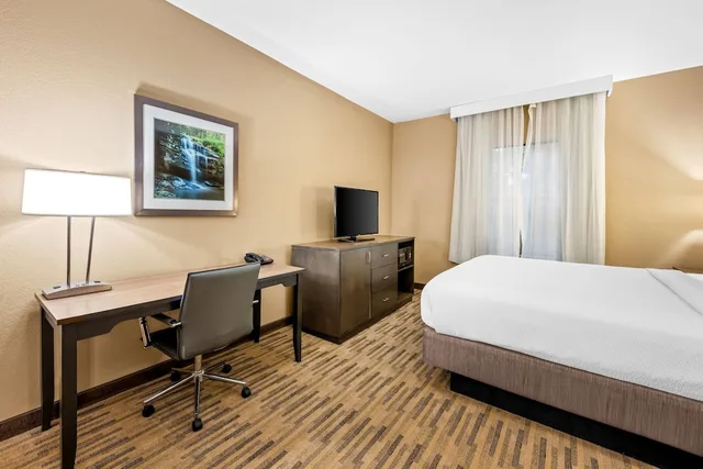 غرفة بسرير كينج، La Quinta Inn & Suites by Wyndham Boone University 4/8