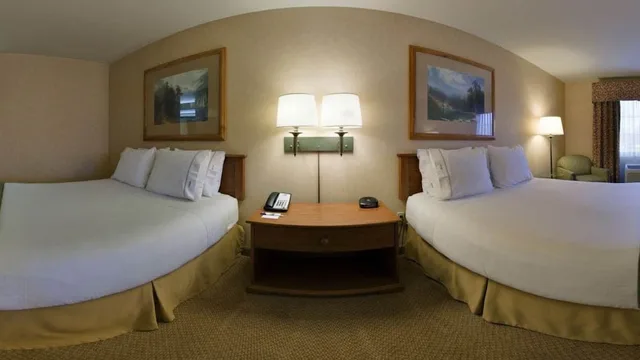 غرفة قياسية بسريرين كوين، Holiday Inn Express Hotel Suites Bishop 3/4