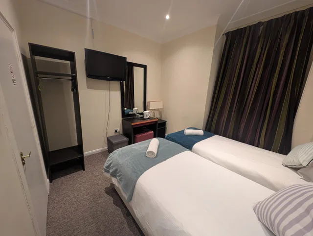 Ensuite Twin Room، London Shelton Hotel, Finsbury Park 1/1