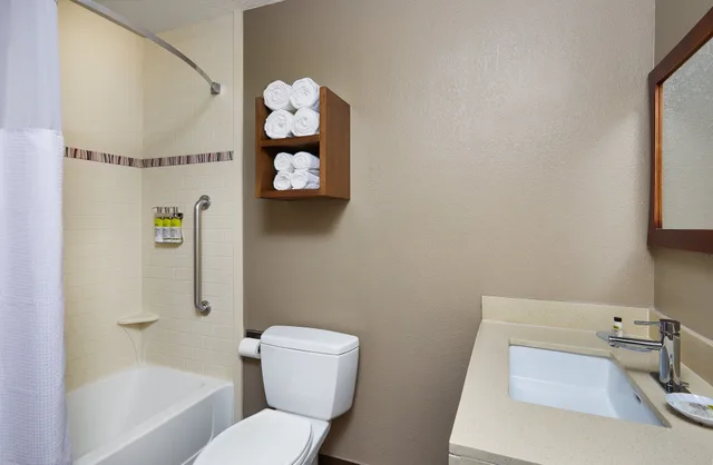 جناح بسرير كينج وسريرين كوين بغرفتي نوم بمطبخ، Staybridge Suites Orlando Airport South 7/7