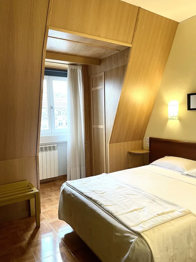 غرفة قياسية بسرير مزدوج بإطلالة على المدينة، Universal Hotel 4/9