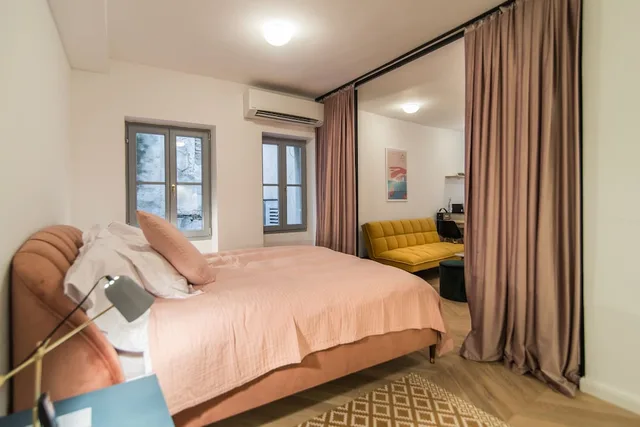 Deluxe, Studio, 1 Double and 1 Single Bed, Sofa, Exterior Entrance، The Melegran 2/3