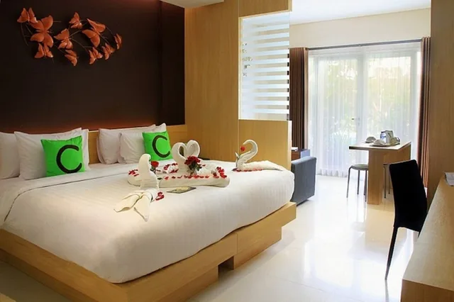Pool, Suite، Choice Stay Hotel Denpasar Ex Cozy Stay Simpang Enam 1/3