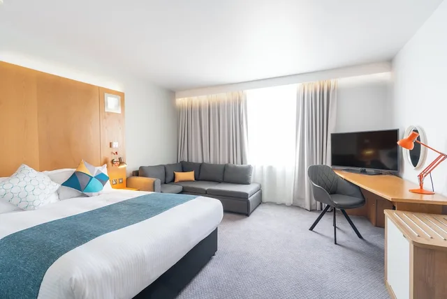 غرفة بريميوم بسرير كوين في الطابق العلوي، Holiday Inn Bournemouth 1/10