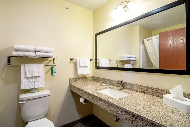 Room, 2 Queen Beds, Cobblestone Hotel & Suites - Paxton 6/9