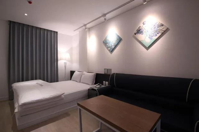 غرفة بريميوم، Hotel Insomnia 5/10