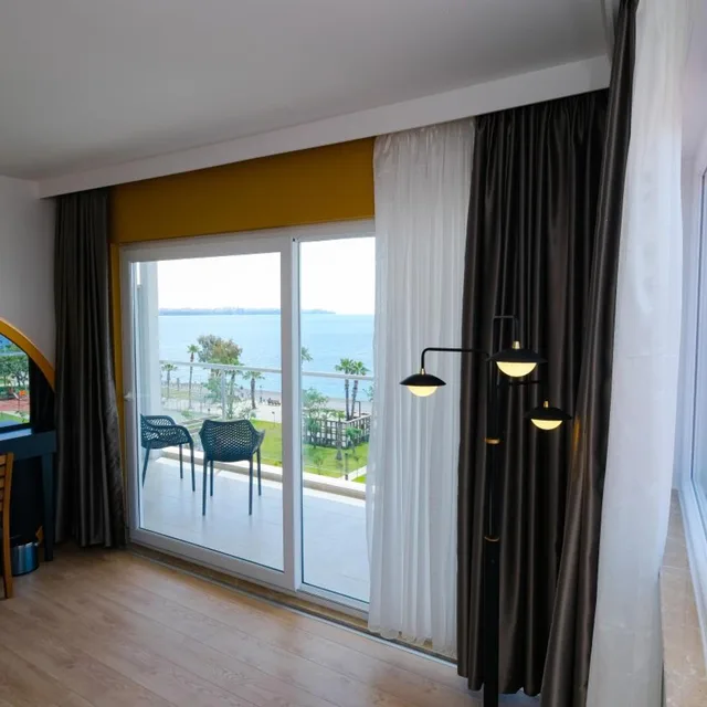 جناح بشرفة، Sea City Devran Hotel & Spa 10/10