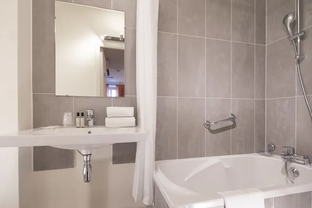 غرفة سوبيريور بسرير مزدوج، HOTEL LONDRES SAINT HONORE 3/4