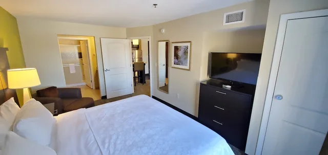 2 Bedrooms, Suite, 1 Queen and 2 Double Beds, Kitchen, STAYBRIDGE SUITES EAU CLAIRE - ALTOONA 1/3
