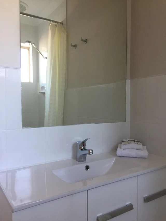 غرفة سوبيريور بسرير كوين وسرير فردي، BEACHSIDE MOTOR INN 2/2