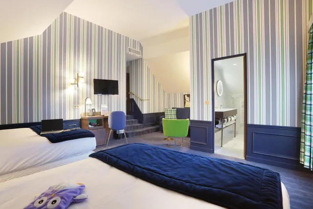 Family 6، Auberge Du Cheval Blanc 1/9