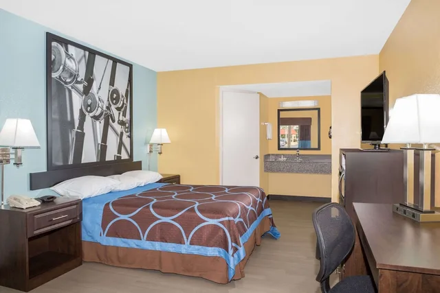 Room, Queen Bed, Accessible, Super 8 By Wyndham Sarasota Near Siesta Key 1/4