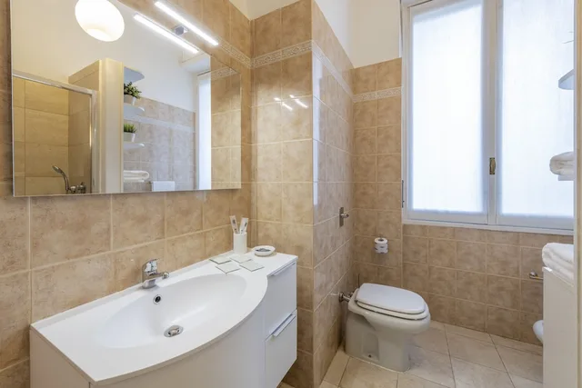 جناح بسرير كوين مع أريكة، Milan Royal Suites Luxury Apartments 4/5
