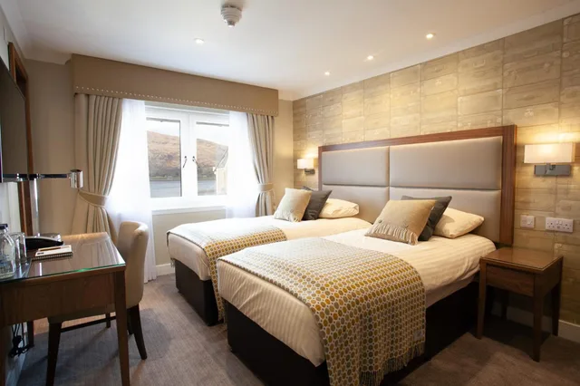 Room, Twin Beds, Loch View, Cruachan Hotel 3/10