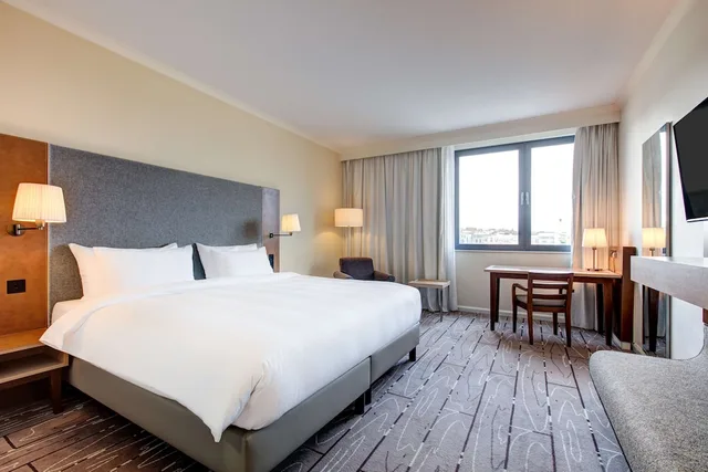 غرفة قياسية بسرير كينج، Radisson Blu Waterfront Hotel, Jersey 2/3