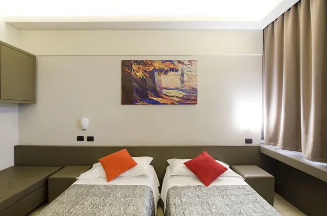 غرفة اقتصادية بسريرين منفصلين، The Gate Hotel 1/3