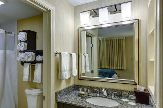 غرفة قياسية بسريرين كوين، Port Inn & Suites Kennebunk, Ascend Hotel Collection 4/6
