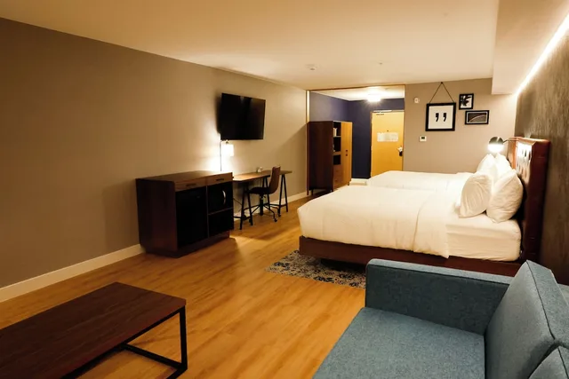 Deluxe, Multiple Beds، Four Points by Sheraton Austin Airport 3/5