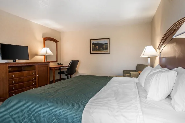 غرفة بسرير كينج، Baymont By Wyndham Fort Morgan 2/5