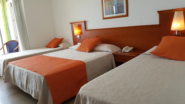 غرفة رباعية بإطلالة على البحر، Risech Hotel 8/10