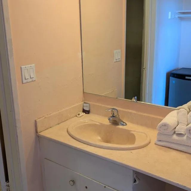 Deluxe, Queen Bed, ROYAL CENTURY 7/10
