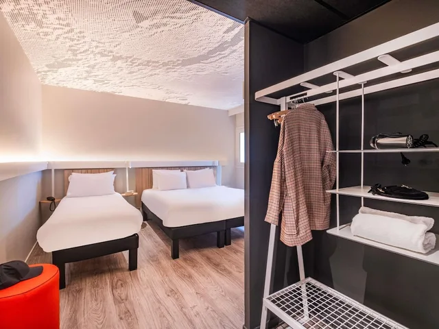 غرفة قياسية بسرير مزدوج وسرير فردي، ibis Nantes Nord Treillieres 1/2