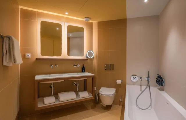 2 Bedrooms, Canopy, Suite, King Bed، Canopy by Hilton Cannes 1/2