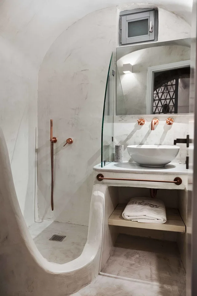 جناح جونيور بسرير مزدوج بإطلالة على البحر مع أريكة، Living Theros Luxury Suites 2/2
