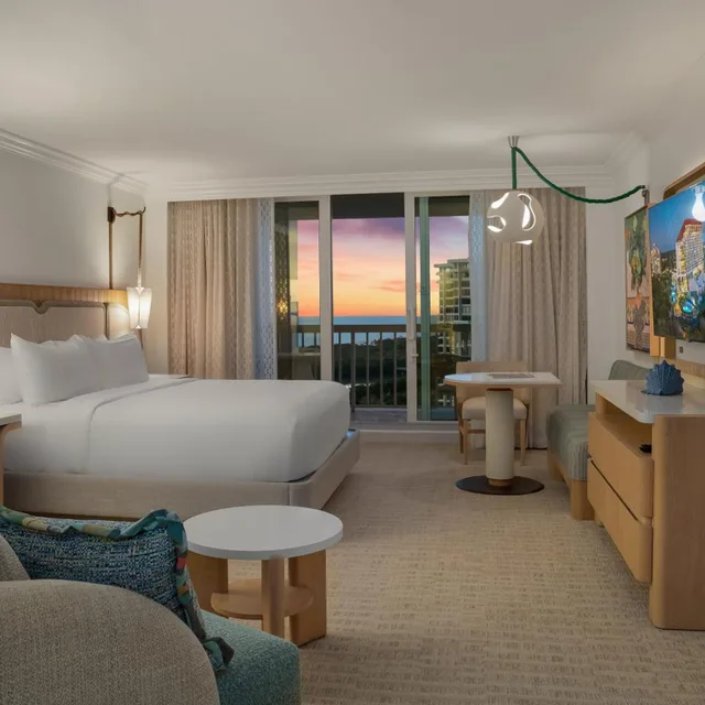 غرفة بسرير كينج لذوي الإعاقة، Signia Hilton Naples Grande Beach Resort 4/10